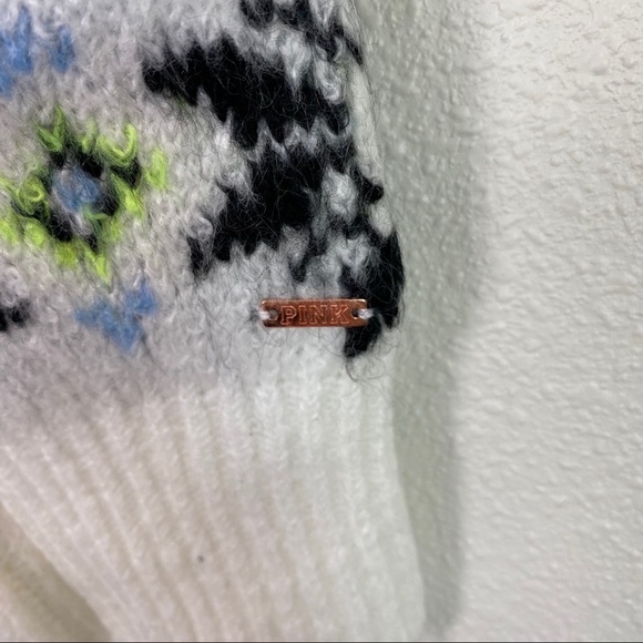 VS PINK Reversible Snowflake Fair Isle V-Neck Sweater - Picture 4 of 7